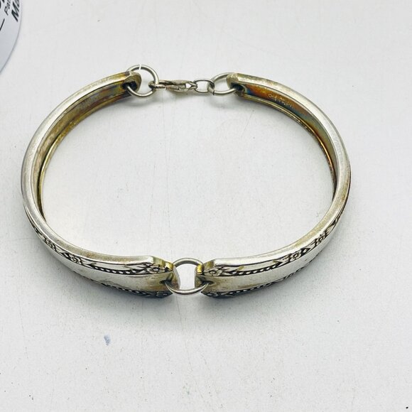 ONEIDA Signed Silver Tone Hinged Bangle Bracelet Floral Engraved Design Vintage - Picture 2 of 8